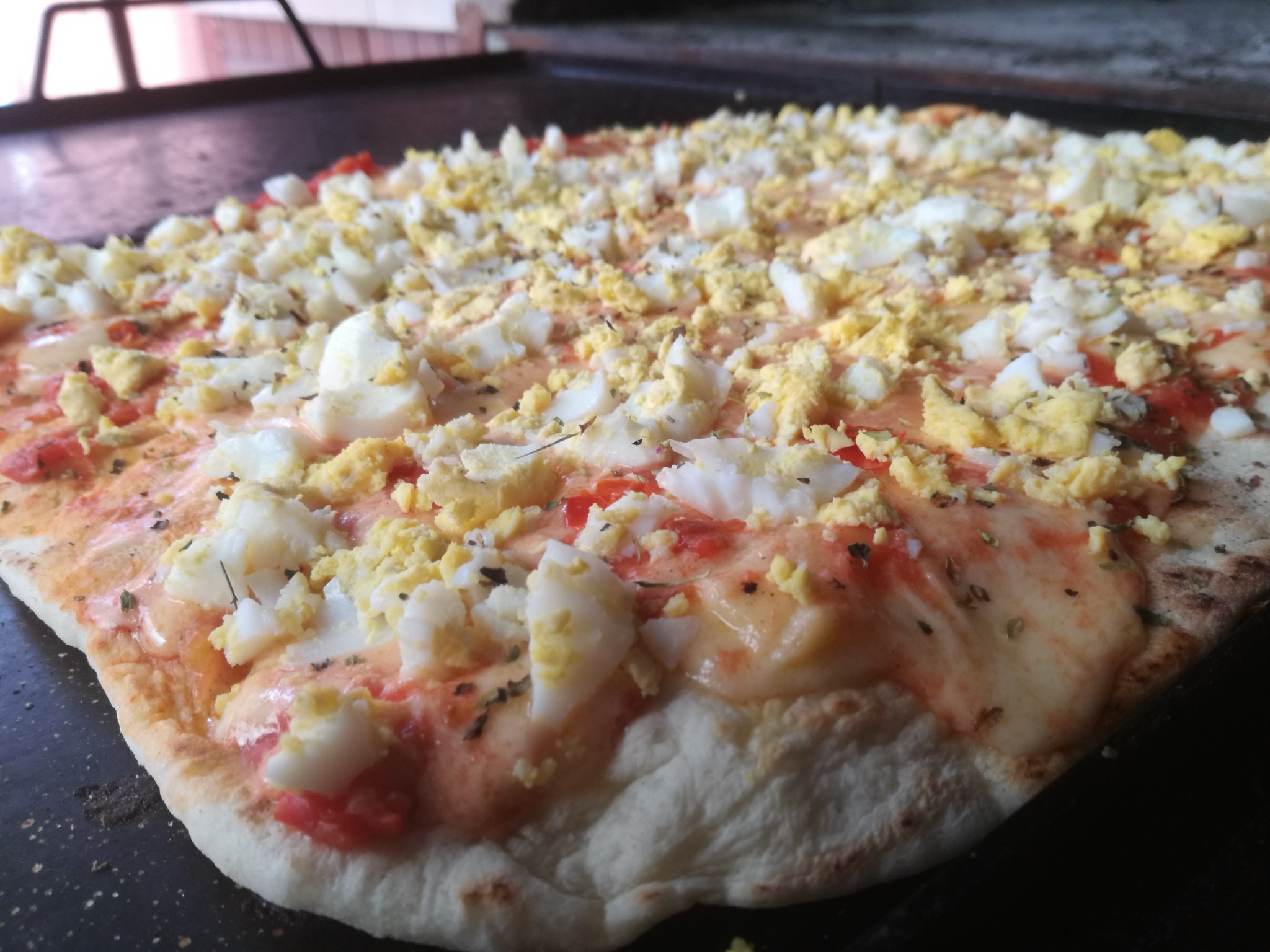 Pizza con huevo duro